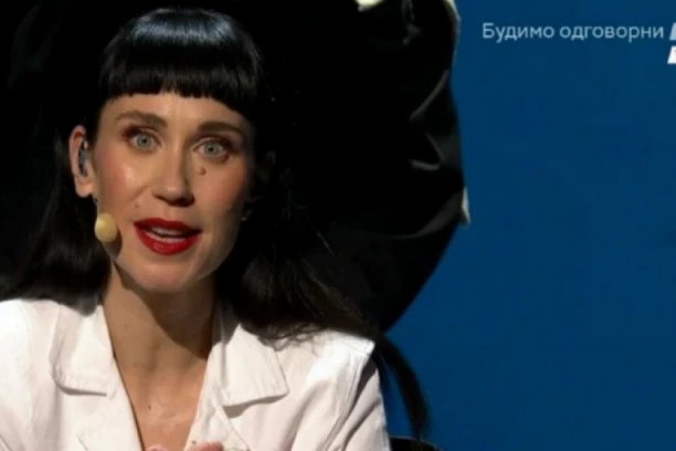 O POBEDNICI BEOVIZIJE 2022 BRUJI CELA SRBIJA nakon TRIJUMFA: Nećete verovati ko je muž MISTERIOZNE KONSTRAKTE, a evo odakle se poznaju! (FOTO)