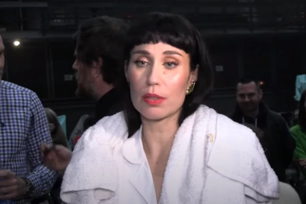 Konstrakta na METI HAKERA! Ugašeni joj svi nalozi na DRUŠTVENIM MREŽAMA, obratila se JAVNO i poručila JEDNO! (VIDEO)