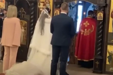 POČELO CRKVENO VEČANJE:  Lukasov sin se zaklinje na VEČNU LJUBAV! (VIDEO)
