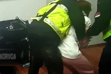 JEZIVI KRICI I JECAJI prolamali se Zadrugom! Tara Simov pre DISKVALIFIKACIJE doživela STRAVIČNI NERVNI SLOM!  (VIDEO)