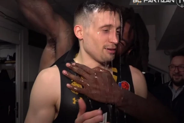 LESOR OKUPAO JUNAKA DERBIJA: Vruć je, mnogo je vruć, moram da ga ohladim! (VIDEO)