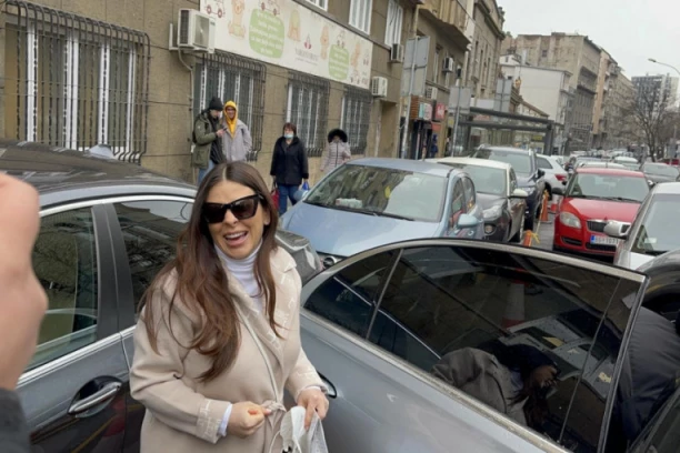 Ana Sević IZAŠLA iz porodilišta! Pevačica sa sinom u NARUČJU, otkrila IME NASLEDNIKA! (FOTO)