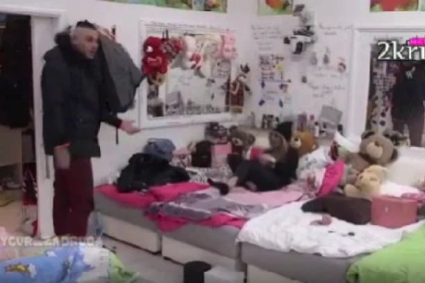 Dalila na ivici NERVNOG SLOMA: Histeriše i PSUJE sve redom, ZAJECALA NA SAV GLAS! Car joj poručuje: Ovo je BOLESNO! (VIDEO)