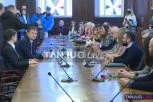 SNS predala 154.888 potpisa za kandidaturu Aleksandra Vučića za PREDSEDNIKA države! Brnabić poručila: Izbori nisu igra, zajedno možemo SVE