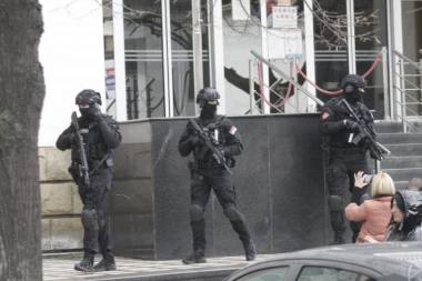 VOJNICI KLANA VELJE NEVOLJE stigli u Specijalni sud:  Ovakvo obezbeđenje nije viđeno još od početka suđenja zemuncima