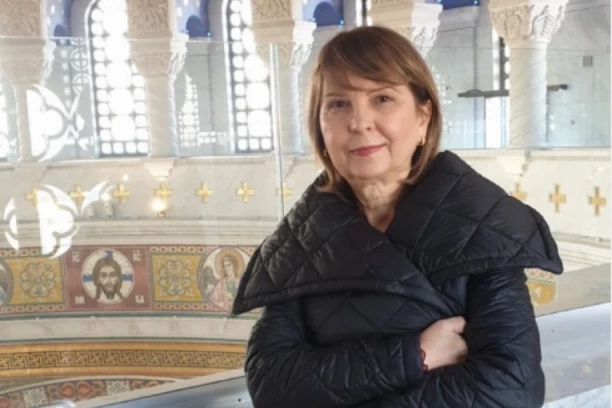 TUGA U DOMU BILJE KRSTIĆ! Umetnica OBOLELA, ignorisala JEZIVE simptome, otkrila kad je bilo PREKASNO:  Analiza krvi je sve POTVRDILA, ćerke u strahu, PLAŠE SE da ne izgube i majku!