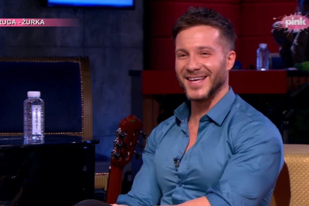 Odelo kakvo bi morao da ima svaki muškarac! Saša Kovačević oduševio stajlingom, REAGOVALA I SANDRA AFRIKA!