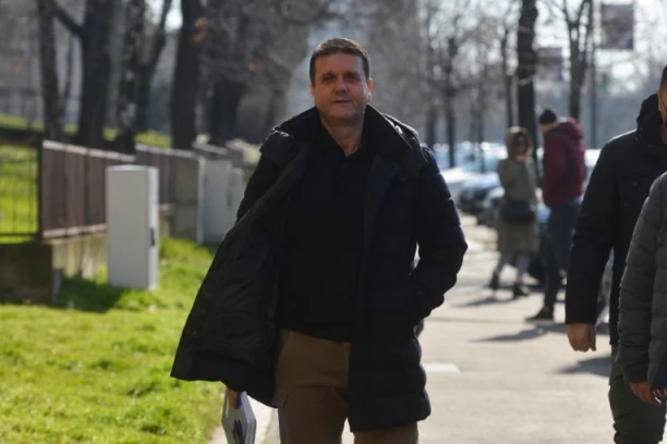 U TOKU HAPŠENJE DARKA ŠARIĆA - OPSADNO STANJE NA SENJAKU! Policija i SAJ blokirali ulicu, NIKOME NE DOZVOLJAVAJU DA PRIĐE!