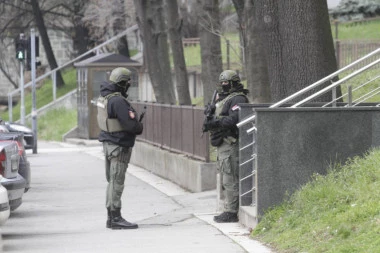 DRAMA U SPECIJALNOM SUDU U BEOGRADU! Izvadio zašiljenu ČETKICU i zario mu u VRAT!