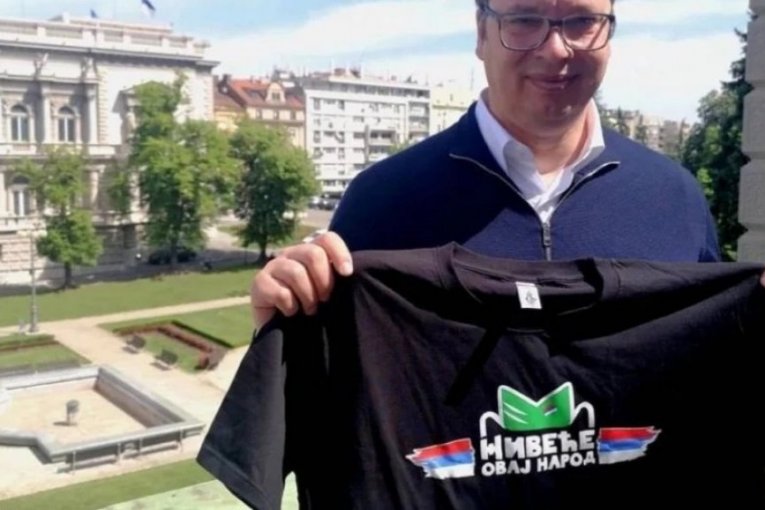SLEDEĆI PUT SNIMAM U NJOJ: Vučić odgovorio na šalu sa društvenih mreža (FOTO)