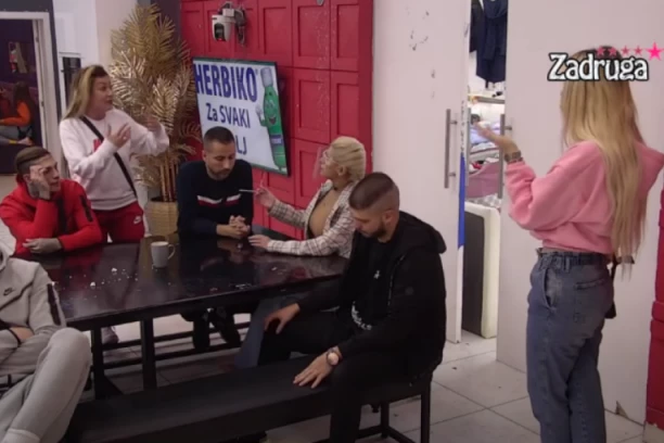 Sandra i Aleks OČI U OČI:  Dejanova devojka napala njegovu bivšu drugaricu, a onda je on USTAO i stao na NJENU STRANU! (VIDEO)