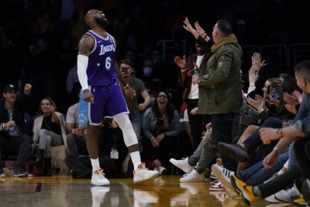 KRALJ JOŠ UVEK ZNA: Lebron kao u najboljim danima! (VIDEO)