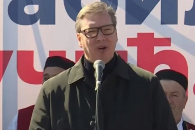 NITI SU IZBORI IGRA, NITI JE DRŽAVA IGRAČKA: Vučić objavio snimak sa skupova u Obrenovcu i Busijama (VIDEO)