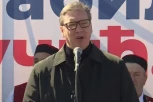 NITI SU IZBORI IGRA, NITI JE DRŽAVA IGRAČKA: Vučić objavio snimak sa skupova u Obrenovcu i Busijama (VIDEO)