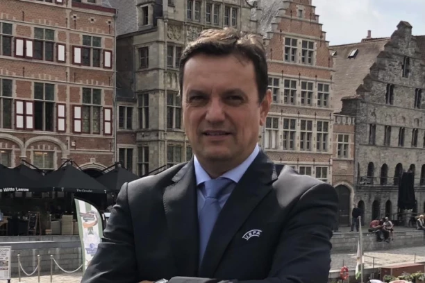 ŠURBATOVIĆ VEDRIO I OBLAČIO, PA SE ODREKAO FSS I TUŽIO GA: Za brojne skandale je bio direktno odgovoran, a sada se pravi nemušt