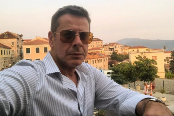 Vlado Georgijev uhvaćen sa BIVŠOM u VRELOJ AKCIJI: Procurile fotke na kojima razmenjuju STRASTI, pevač je ŠČEPAO za vrat, pa je doveo do LUDILA! (FOTO)