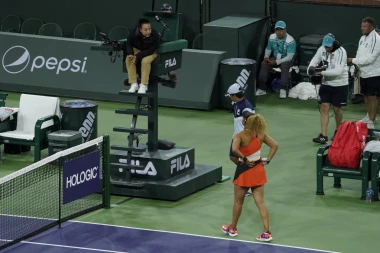 TI SI SR***E! Skandalčina u Indijan Velsu: Brutalne UVREDE nasred terena, pa SUZE za kraj - Osaka na meti BESTIDNOG navijača! (VIDEO)