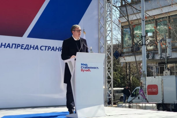 VUČIĆ U BAČKOJ PALANCI: Beskrajno vam hvala, obećavam mir, stabilnost i borbu za našu Srbiju! (FOTO)