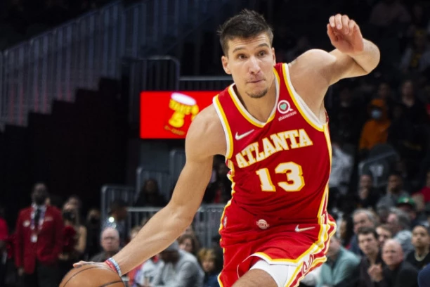 ZANIMLJIVA NOĆ U NBA: Bogdanović solidan u porazu Atlante, Lebron na 117 poena od Karima