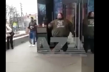 You can take everything away from me, BUT NOT THE CHEESEBURGERS! A Russian man decided on a RADICAL move, he chained himself to a McDonald's restaurant!