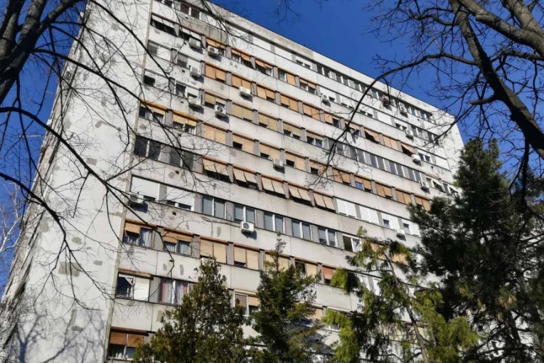 SAŽALILA se na njegovu priču, a on joj je KRAO pare: Oglasile se KOMŠIJE o drami na Konjarniku