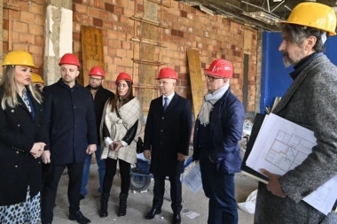 IZGRADNJA BEOGRADA NE STAJE: Vesić obišao radove na Petlovom brdu- građani dobijaju MULTIFUNKCIONALNI centar