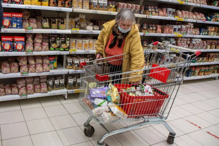 RAT ZA ZEJTIN! Nezabeležena nestašica suncokretovog ulja u Evropi: Cena po litru premašuje 20 EVRA!