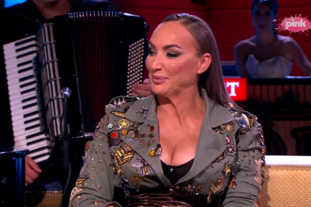 GOGU SEKULIĆ MUVA OŽENJENI SPORTISTA! Pevačica svakodnevo dobija komplimente, evo šta joj je pisao fudbaler! (FOTO)