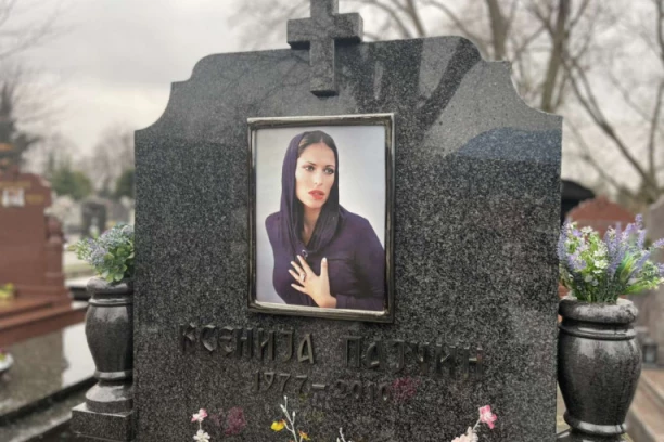 ZASTRAŠUJUĆ DETALJ NA GROBU KSENIJE PAJČIN! 14 godina prošlo od tragedije, JEZIV PRIZOR snimljen na večnoj kući pokojne pevačice!
