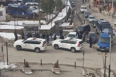 TERROR ON KOSOVO AND METOHIJA! ROSU ENTERED SERBIAN HOUSES: Men armed to the teeth harass citizens of Štrpce, Sevac and Brezovica! (VIDEO)
