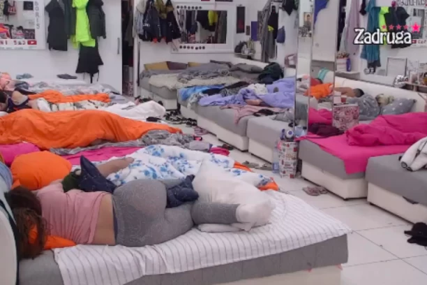 ŠOKANTNI PREOKRET: Marko Osmakčić i Viktorija Mitrović ŽESTOKOM akcijom ozvaničili POMIRENJE, zadrugari gledali u NEVERICI! (VIDEO)