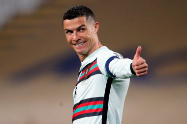 BOMBA U PORTUGALU: Ronaldo se vraća kući, ODAO GA AUTO na stadionu (FOTO)