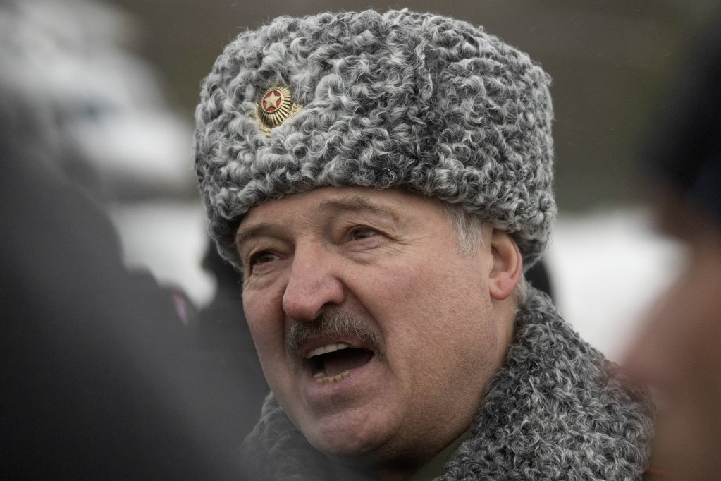 AKO ŽELE DA SE BORE DO POSLEDNJEG UKRAJINCA, POLJAKA I DRUGIH PLAĆENIKA, TO JE NJIHOV IZBOR! Lukašensko šokirao izjavom: Mi i Rusija nikada nismo želeli rat!