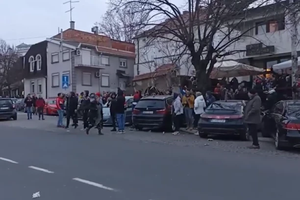 GRMI SVE OKO MARAKANE: Navijači Zvezde u EKSTAZI dočekuju početak revanša sa Rendžersom! (VIDEO)