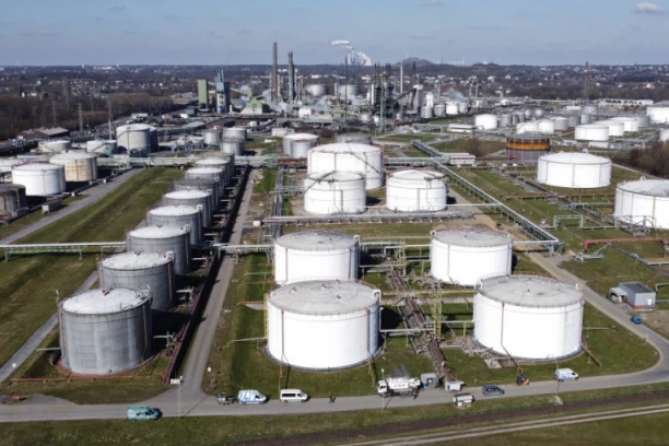 EU 27 POSTEPENO UVODI ZABRANU RUSKE NAFTE: Neke zemlje članice koče ovaj proces, a evo i šta navode kao razlog