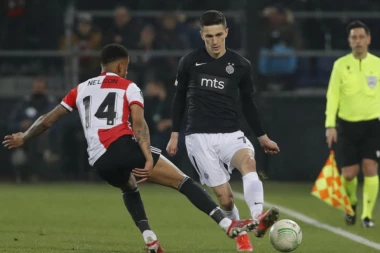 DA LI ĆE UEFA REAGOVATI? Skandalozna provokacija fudbalera Fejnorda, pokazao SIMBOL Velike Albanije! (FOTO)