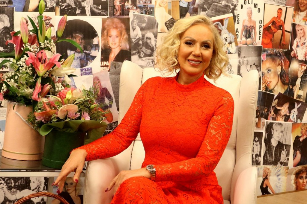 Lepa Brena oduševljena Konstraktom: Ona je ZEMLJOTRES! Pevačica
