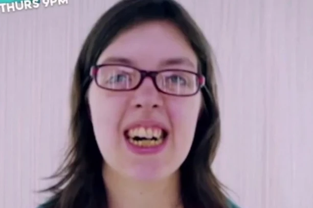 BUDUĆA MLADA POKAZALA ZUBE I ŠOKIRALA SVET! Njena transformacija sve je zaprepastila! (FOTO)