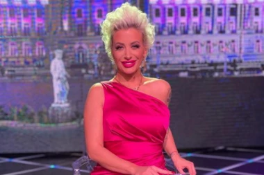 Dušica Jakovljević ZVANIČNO promenila PREZIME! Voditeljka donela RADIKALNU odluku! (FOTO)