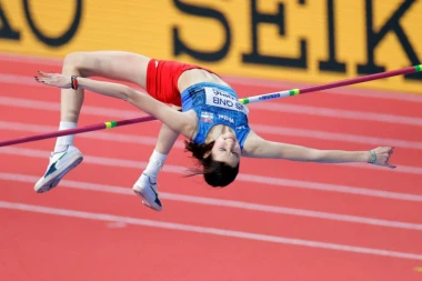 Magična Angelina Topić: Oboren nacionalni rekord u skoku u vis uz izjednačenje svetskog kod mlađih juniorki!