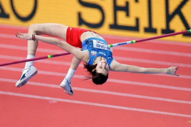 Magična Angelina Topić: Oboren nacionalni rekord u skoku u vis uz izjednačenje svetskog kod mlađih juniorki!