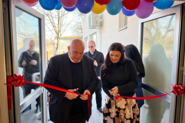 DRAGAN MARKOVIĆ PALMA OTVORIO NAJSAVREMENIJI VRTIĆ U JAGODINI: Svaki čovek vredi onoliko koliko iza sebe može dela da ostavi! (FOTO)