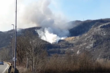 NIKŠIĆANI SE GUŠE U SMRADU: Od jutros gori deponija, a ne sme da se gasi! (FOTO)