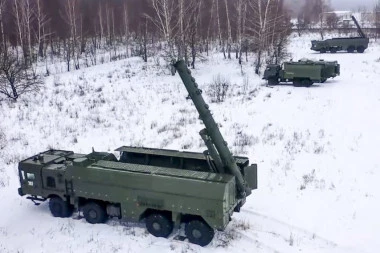 RUSKI ADUTI U NAORUŽANJU ZA INVAZUJU! Ubica raketnih lansera - Iskanader! (VIDEO)
