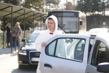 Relja Popović progovorio o TAŠTI: Pevač otkrio u kakvim je ODNOSIMA sa Vesnom Zmijanac!