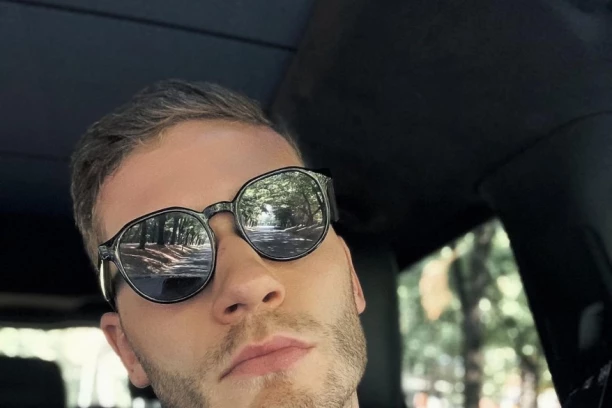 Glumac se POMIRIO sa bivšom partnerkom? Aleksandar Radojičić sa Jelenom ima dete, vodio bitku za STARATELJSTVO, a sada se desio PREOKRET (FOTO)