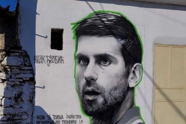 NEMA UNAZAD, ČAK NI DA BI SE UHVATIO ZALET: Novak POSMATRA sa zida na Kosovu i Metohiji!