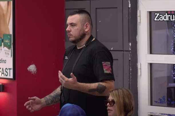 CAR IZNEO BRUTALNE UVREDE NA RAČUN ZADRUGARA: Ubeđen da je GEJ i da se muva sa OVIM članom PRODUKCIJE, SRAMNA izjava izazvala ZGRAŽAVANJE javnosti! (VIDEO)
