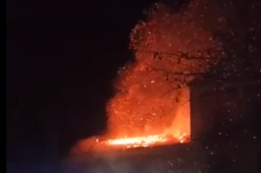 SIMBOL ARANĐELOVCA U PLAMENU: Gori hotel Staro Zdanje