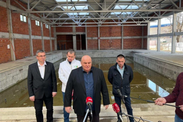 PALMA: JAGODINA DOBIJA TRI ZATVORENA BAZENA čija se izgradnja NE FINANSIRA ni iz LOKALNOG ni iz REPUBLIČKOG BUDŽETA, već finansira PRIVATNA KOMPANIJA!